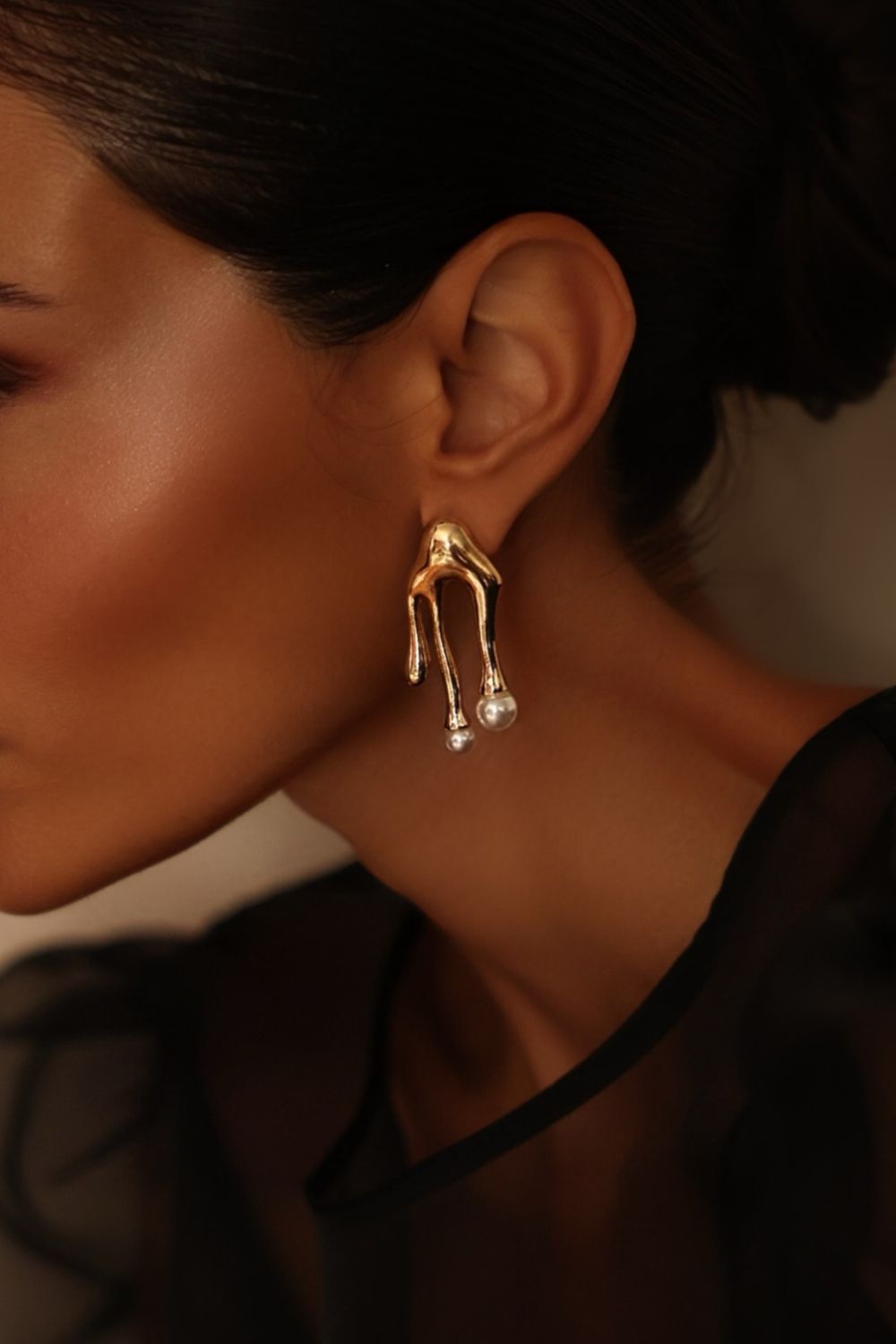 Brincos de Metal Líquido e Perolas