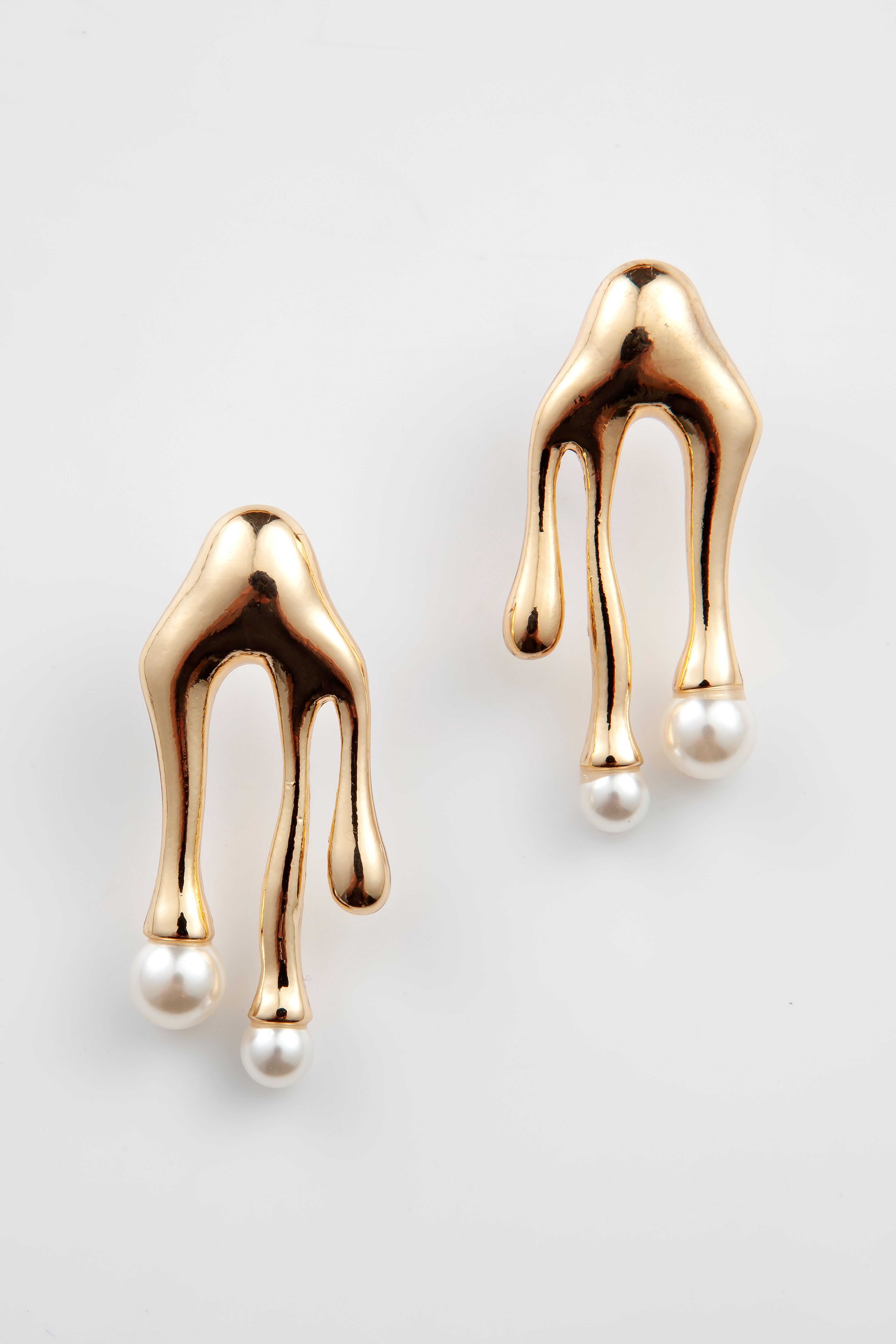 Brincos de Metal Líquido e Perolas